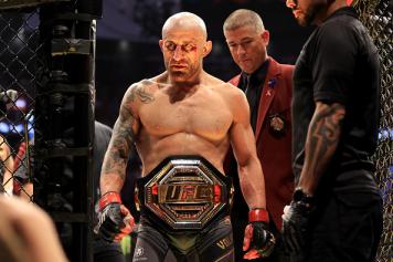 Alexander Volkanovski após vencer no UFC 276. (Foto por Carmen Mandato/Getty Images)