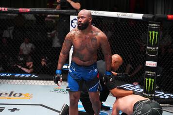 Don’Tale Mayes def. Andrei Arlovski by TKO (right hand) at 3:17 of Round 2 (Photo by Chris Unger/Zuffa LLC)